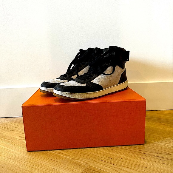 Authentic LV Rivoli sneaker boot - Picture 2 of 6